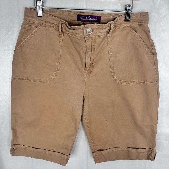 Gloria Vanderbilt Tan Bermuda Women's Short Size 10 - Picture 1 of 14
